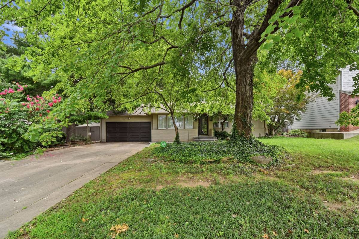 House for rent at 3325 S Yorktown Ave, Tulsa, OK 74105