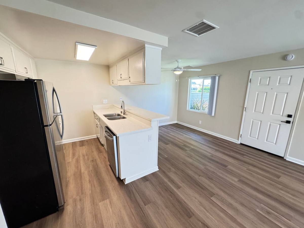 Apartment for rent at 1527-1541 E Walnut Ave, Orange, CA 92867