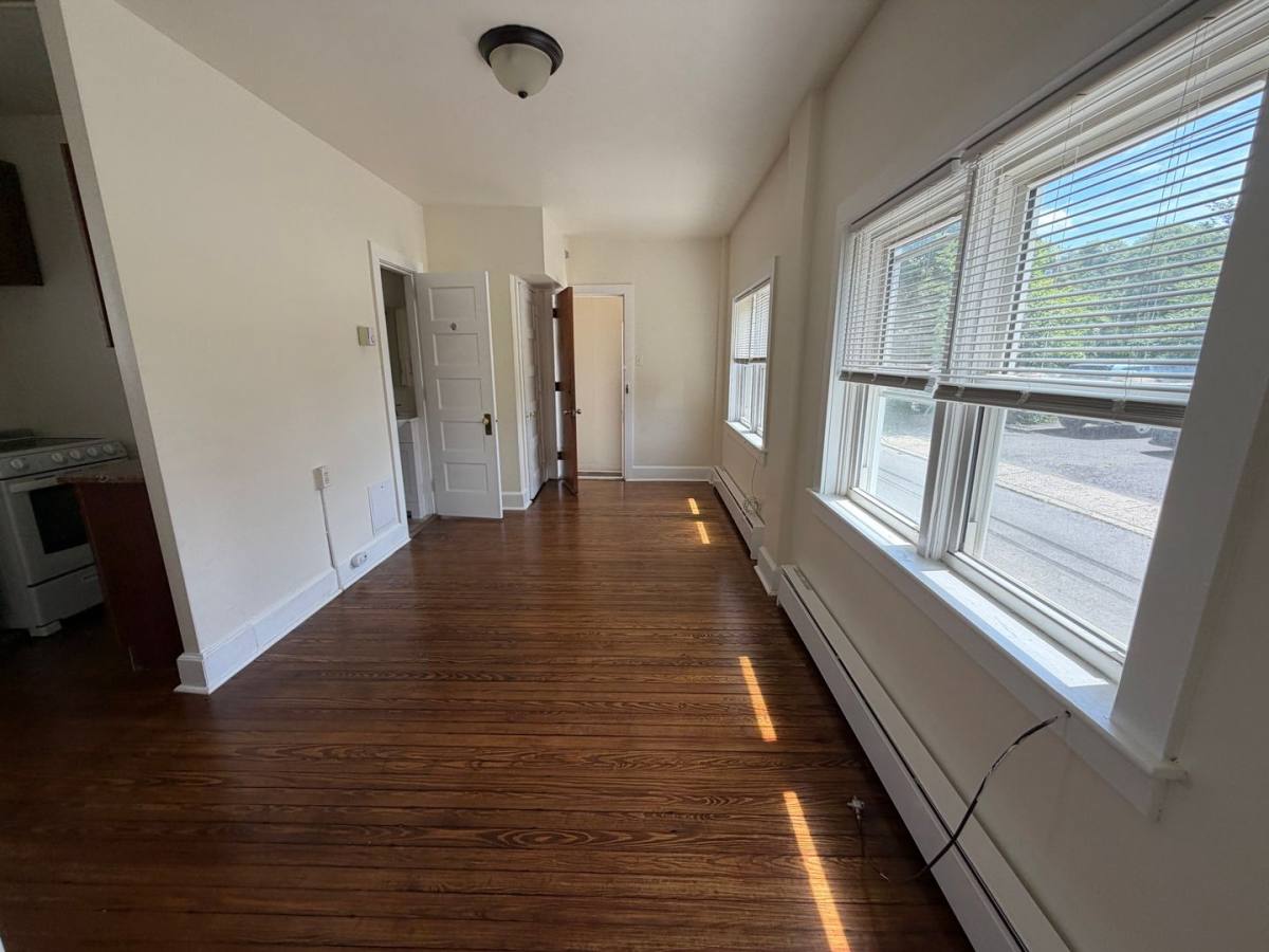 Apartment for rent at 214 N Saint Cloud St, Allentown, PA 18104