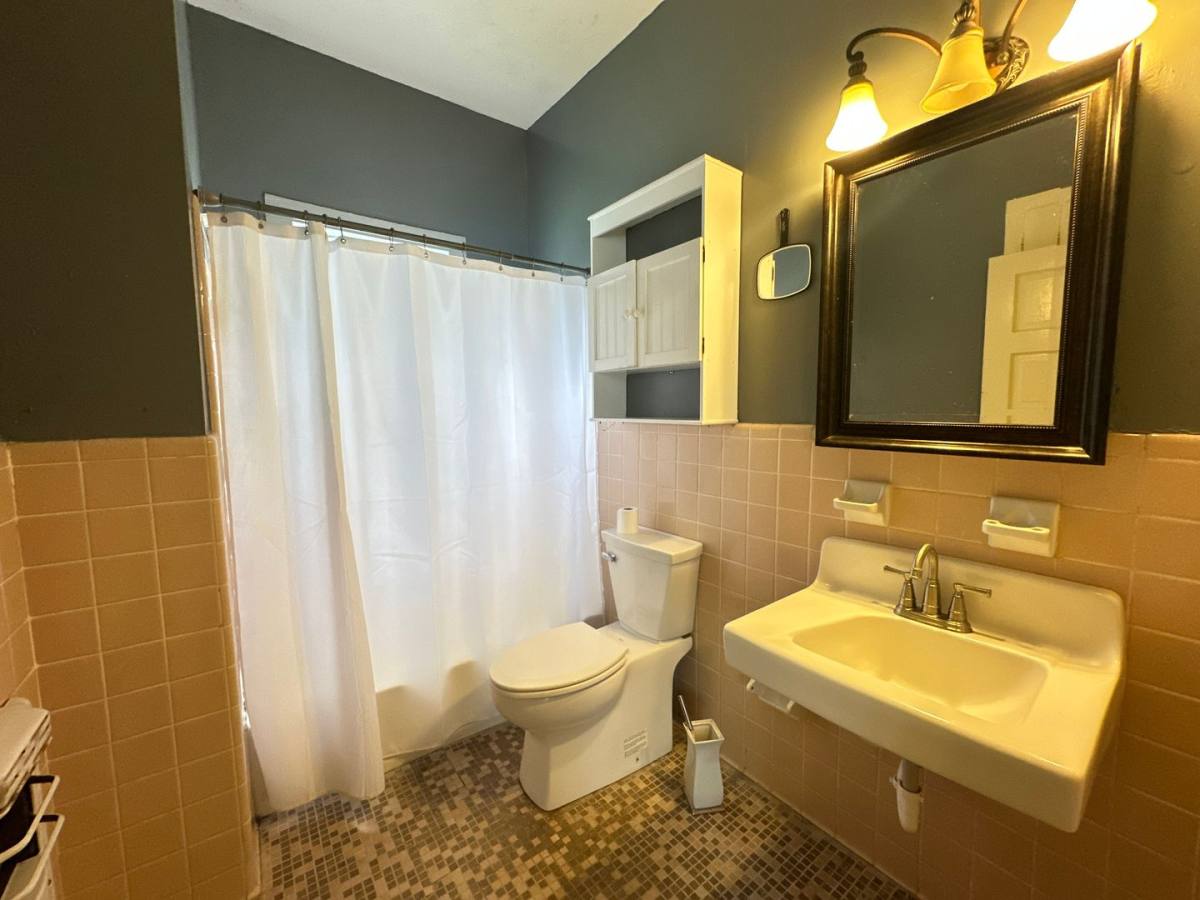 House for rent at 457 Dalzell St, Shreveport, LA 71104