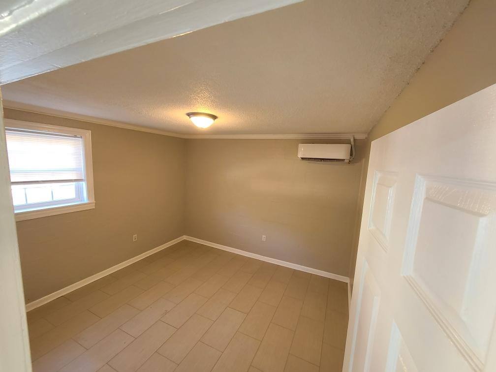 Apartment for rent at 205 East 1st Street, 205 E 1st St #D, Lexington, NC 27292