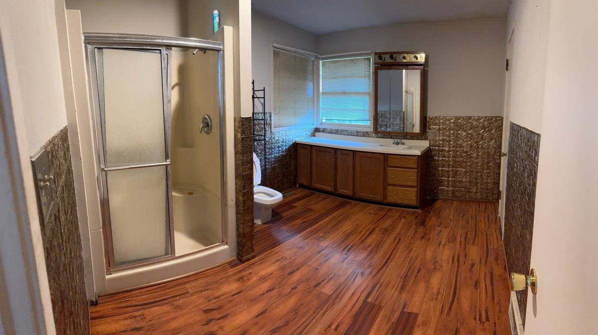 House for rent at 611 W 15th St, Sterling, IL 61081