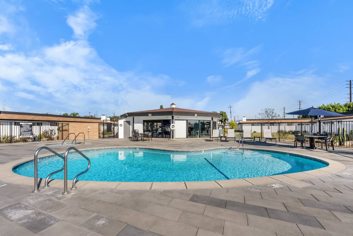 Apartment for rent at 501 E Katella Ave, Orange, CA 92867