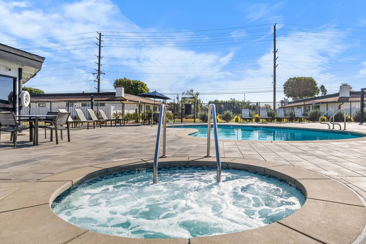 Apartment for rent at 501 E Katella Ave, Orange, CA 92867