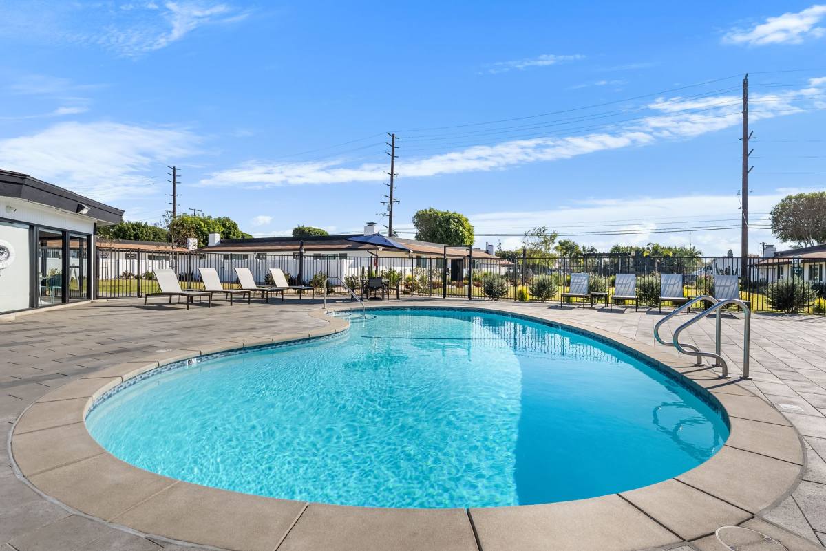 Apartment for rent at 501 E Katella Ave, Orange, CA 92867