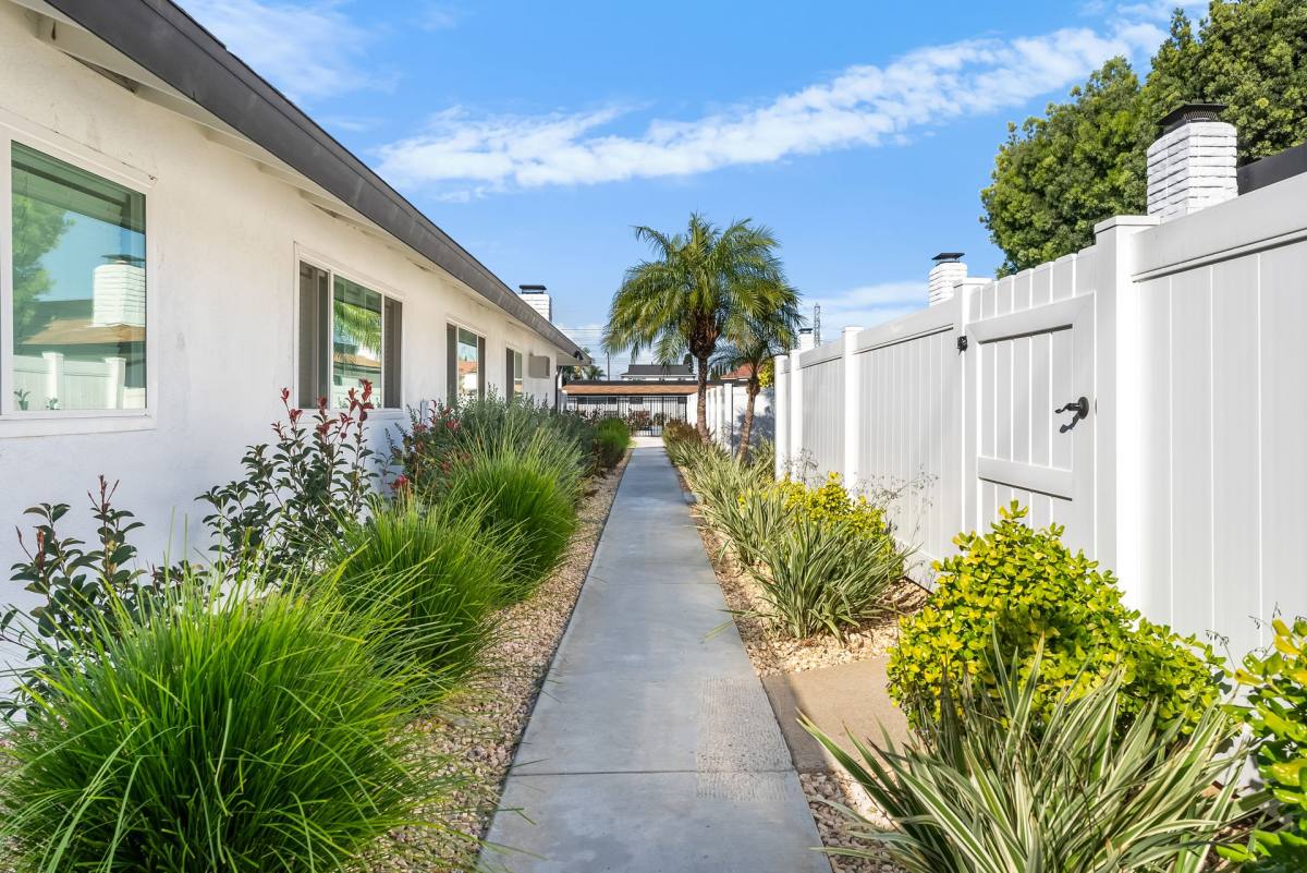 Apartment for rent at 501 E Katella Ave, Orange, CA 92867