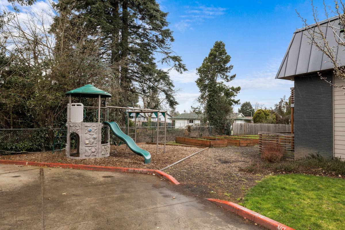 Apartment for rent at 1570-1590 James St, Woodburn, OR 97071
