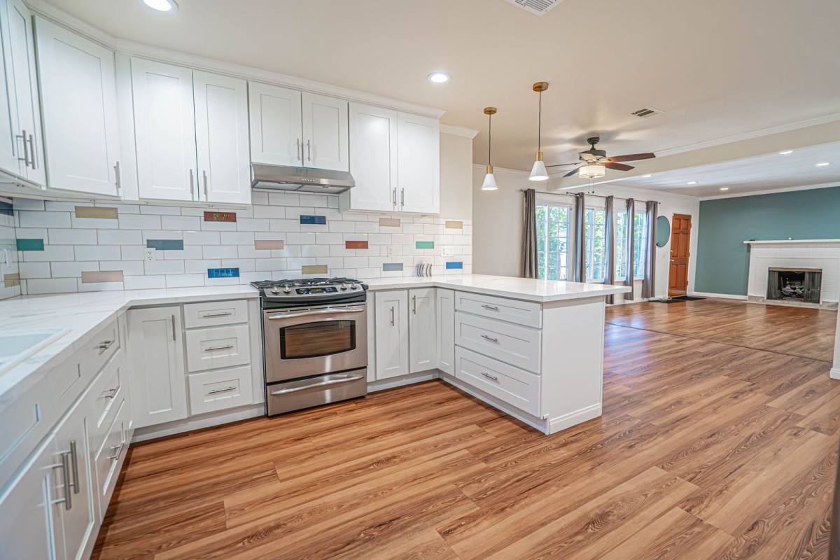 House for rent at 22742 Burbank Blvd, Woodland Hills, CA 91367