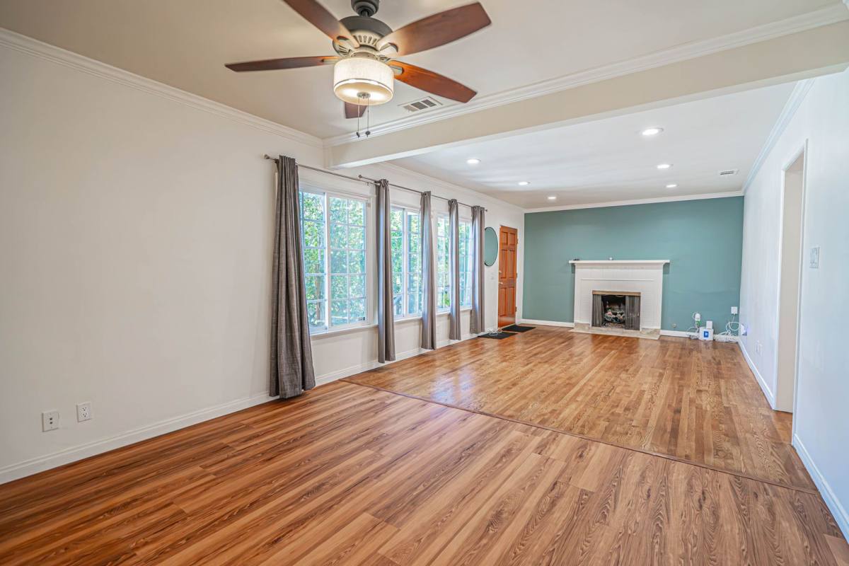 House for rent at 22742 Burbank Blvd, Woodland Hills, CA 91367