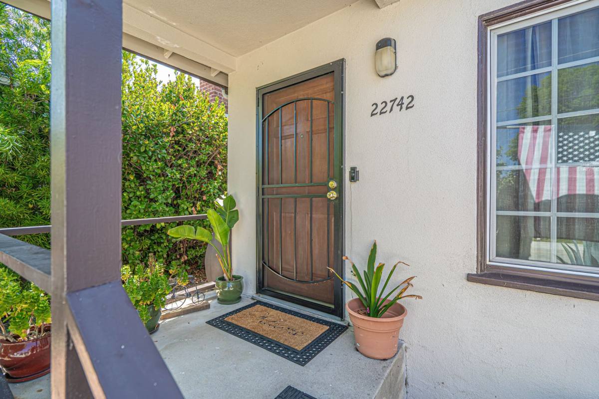 House for rent at 22742 Burbank Blvd, Woodland Hills, CA 91367
