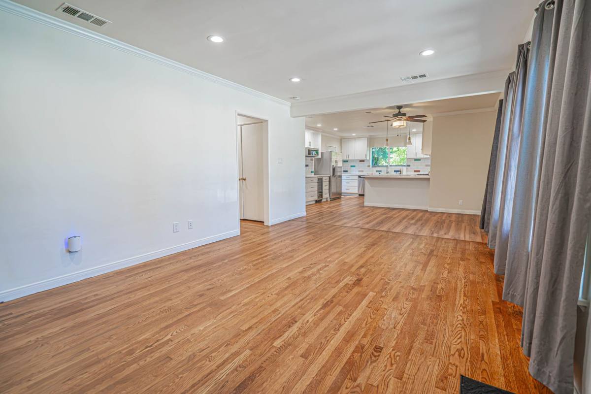 House for rent at 22742 Burbank Blvd, Woodland Hills, CA 91367