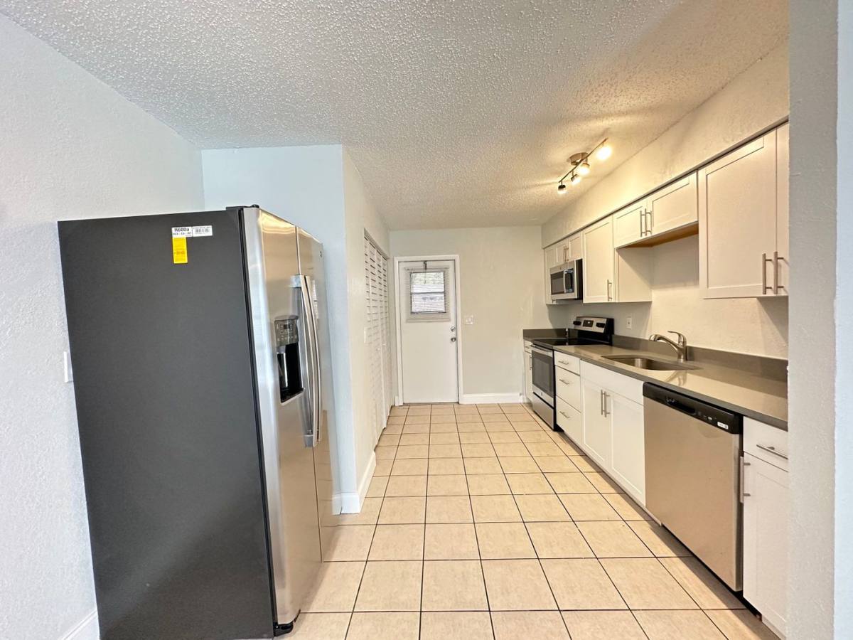 Apartment for rent at Lakeside Cove, 5502 8th St Court W, Bradenton, FL 34207