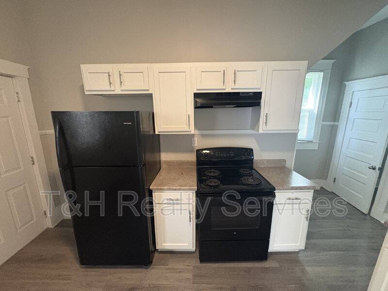 Apartment for rent at 413 W Franklin St, Shelbyville, IN 46176
