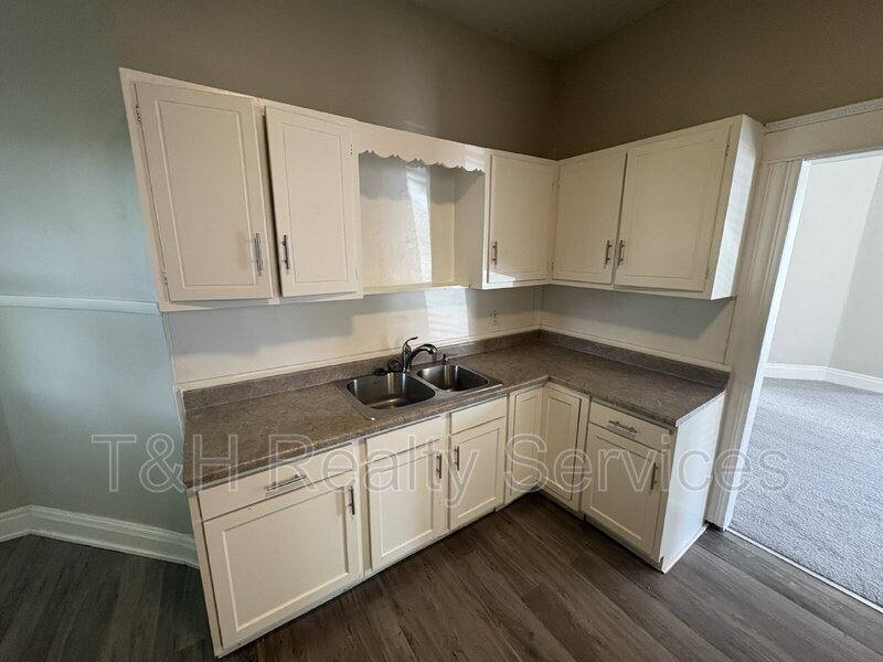 Apartment for rent at 413 W Franklin St, Shelbyville, IN 46176