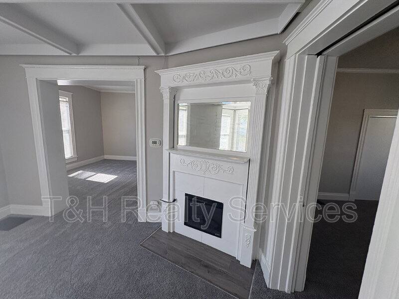 Apartment for rent at 413 W Franklin St, Shelbyville, IN 46176