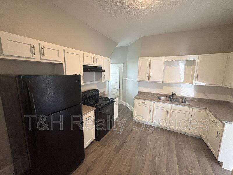 Apartment for rent at 413 W Franklin St, Shelbyville, IN 46176