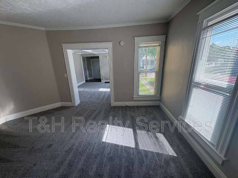 Apartment for rent at 413 W Franklin St, Shelbyville, IN 46176