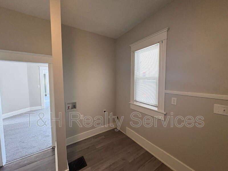 Apartment for rent at 413 W Franklin St, Shelbyville, IN 46176