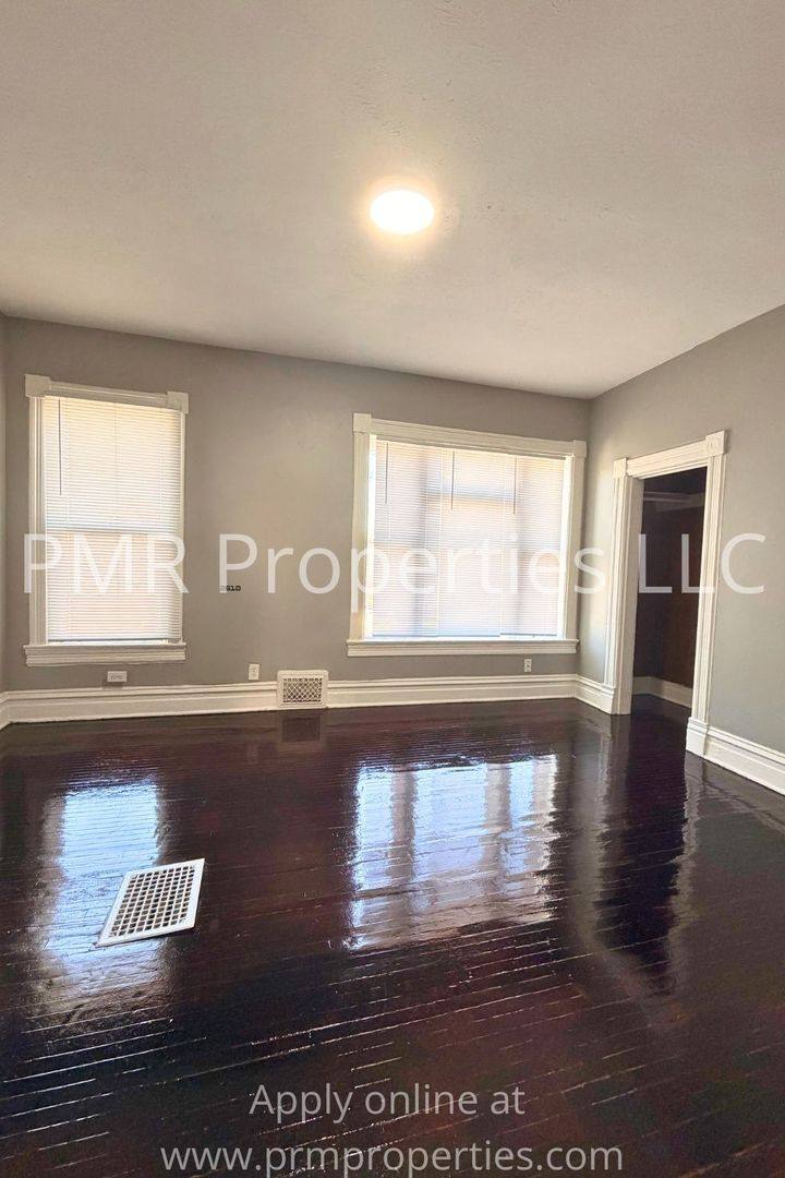 Apartment for rent at 114-116 S 7th St, Council Bluffs, IA 51501