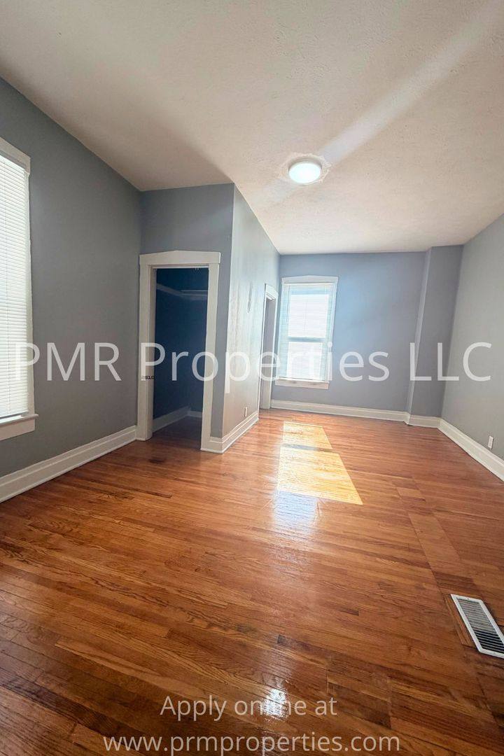 Apartment for rent at 114-116 S 7th St, Council Bluffs, IA 51501