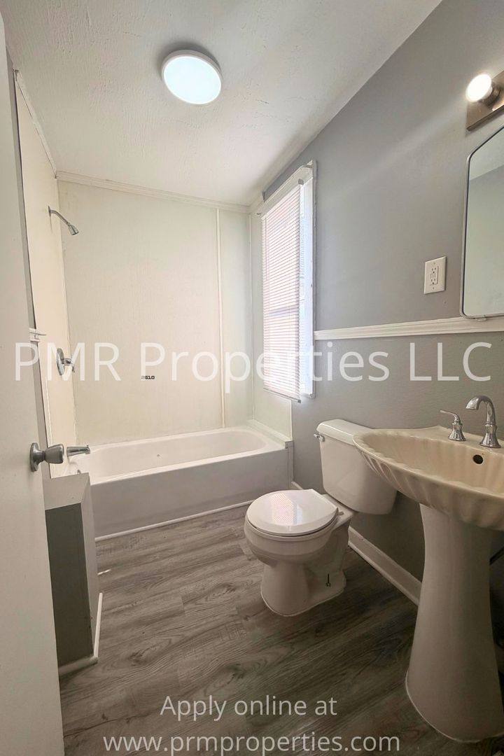 Apartment for rent at 114-116 S 7th St, Council Bluffs, IA 51501