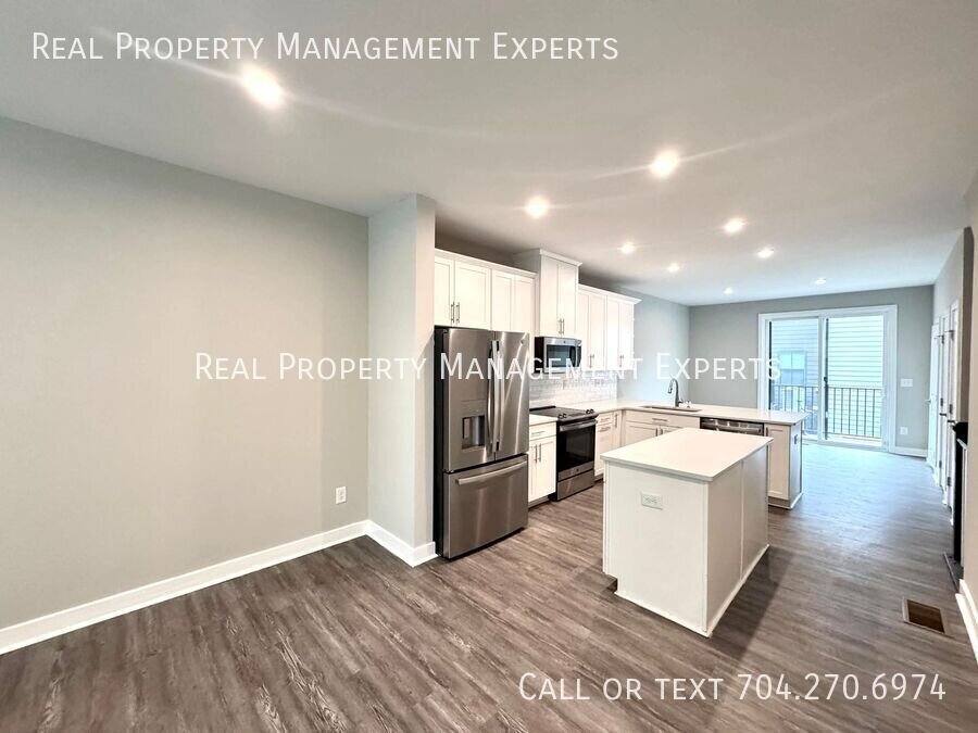 Townhouse for rent at 528 Billingsley Rd, Charlotte, NC 28211