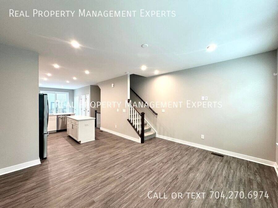 Townhouse for rent at 528 Billingsley Rd, Charlotte, NC 28211