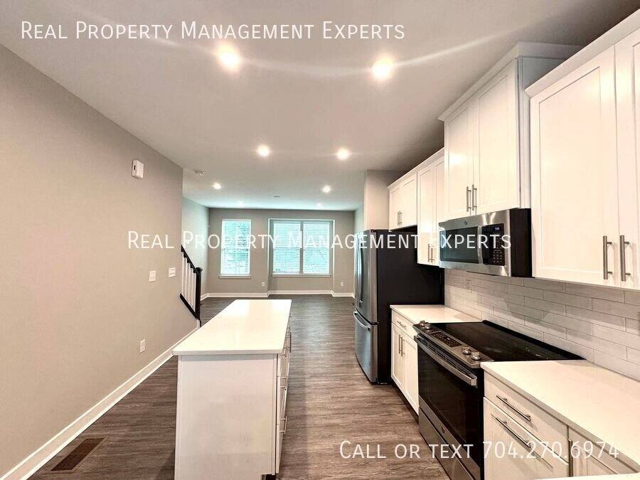 Townhouse for rent at 528 Billingsley Rd, Charlotte, NC 28211