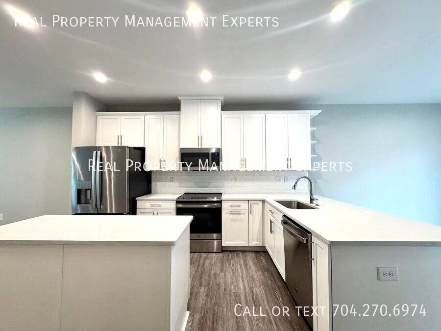 Townhouse for rent at 528 Billingsley Rd, Charlotte, NC 28211