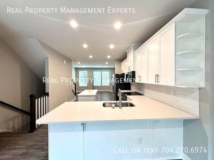 Townhouse for rent at 528 Billingsley Rd, Charlotte, NC 28211