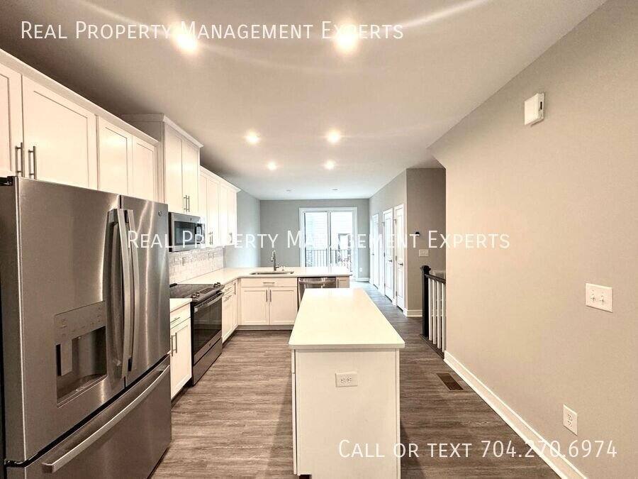 Townhouse for rent at 528 Billingsley Rd, Charlotte, NC 28211