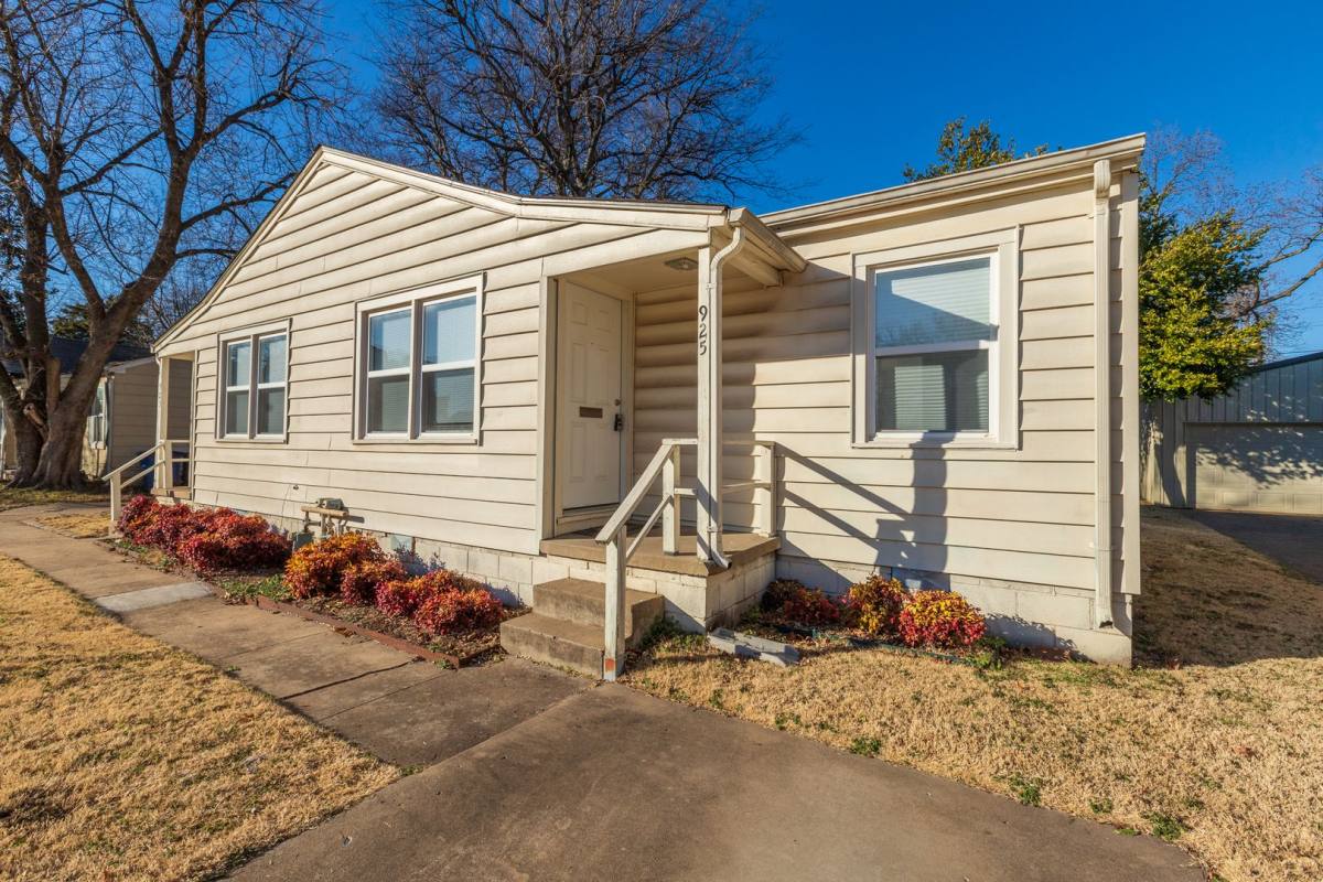 House for rent at 925 E 37th Place, Tulsa, OK 74105