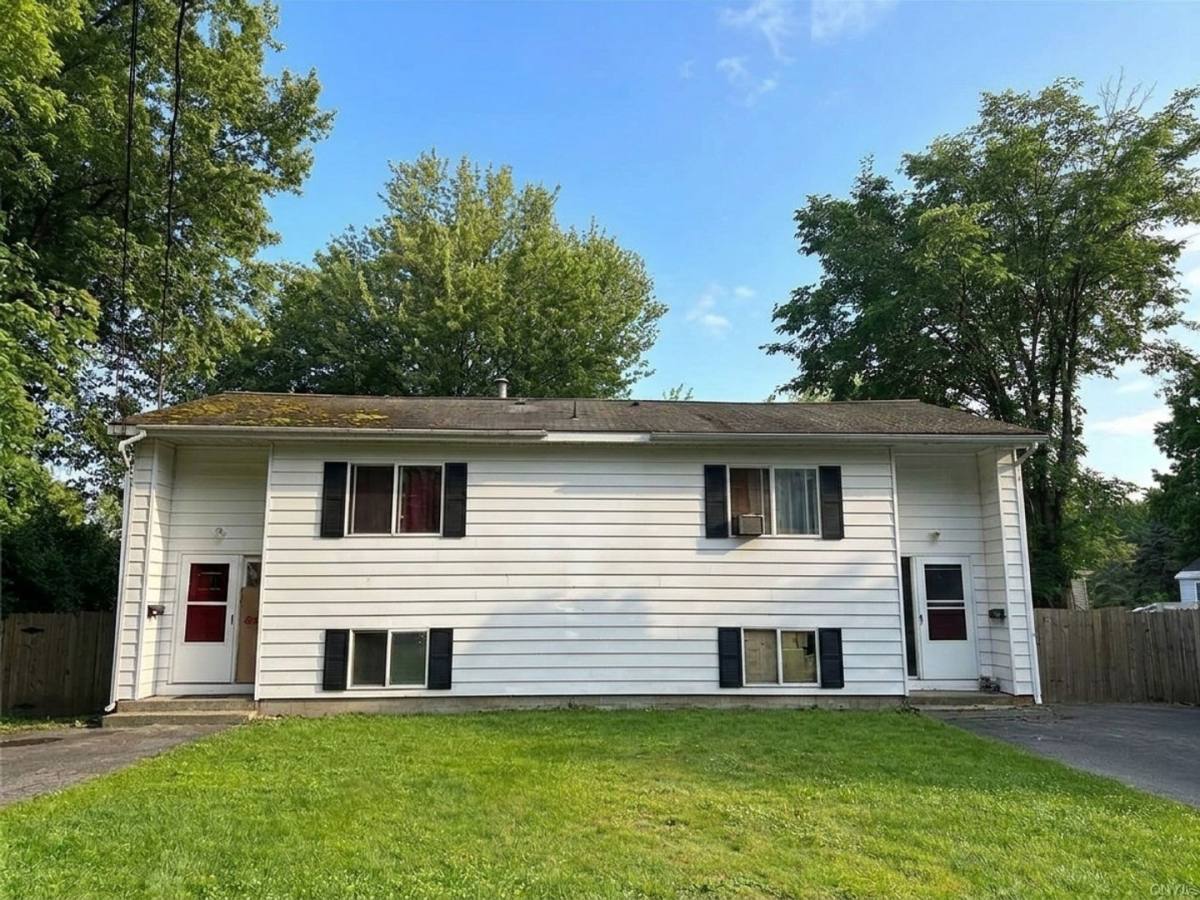 Apartment for rent at 1027-1029 Elwood St, Rome, NY 13440