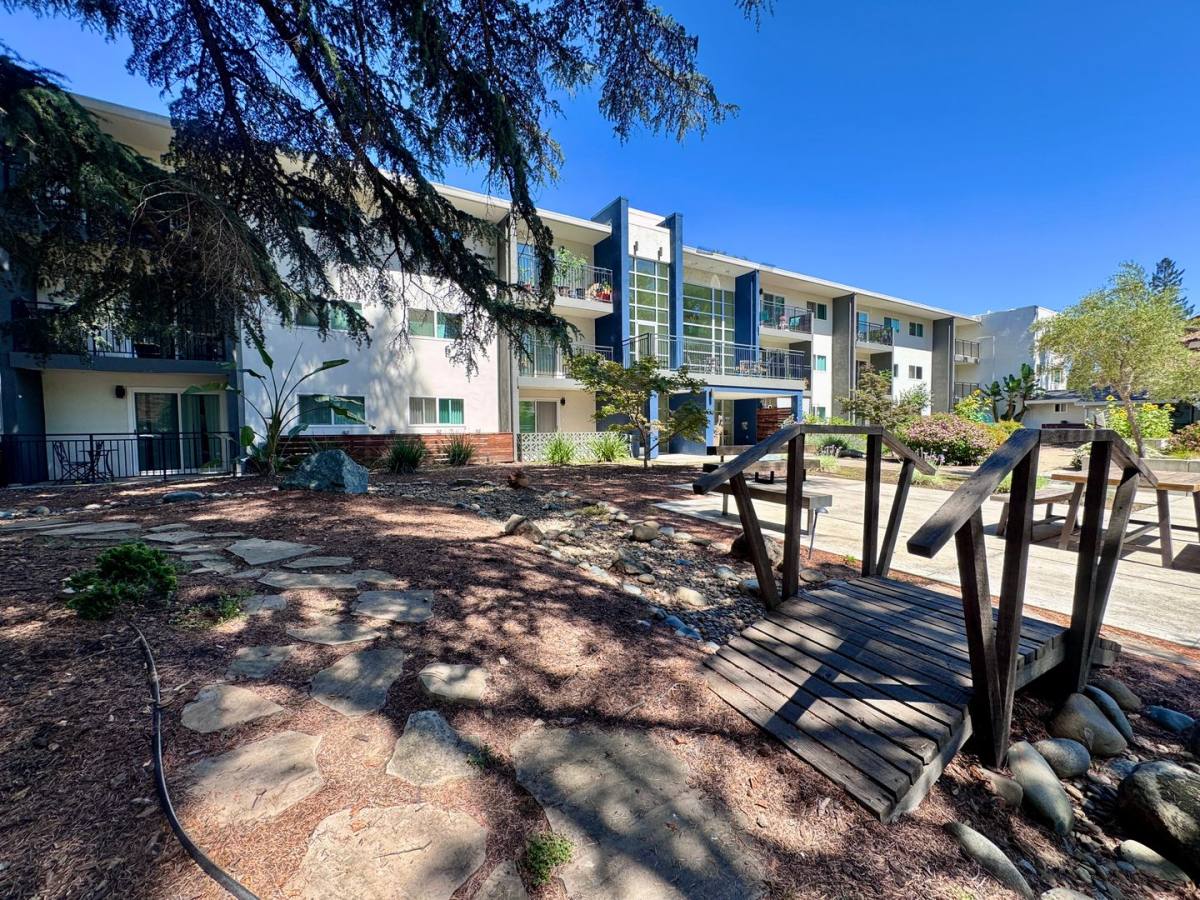 Apartment for rent at 1100 39th St, Sacramento, CA 95816