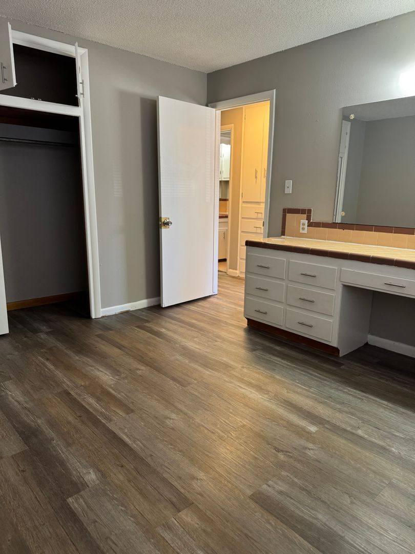 Apartment for rent at 1125-1127 S Quincy, Tulsa, OK 74120