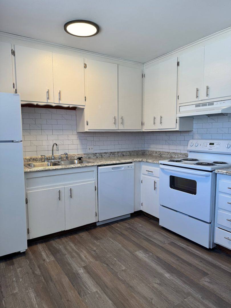 Apartment for rent at 1125-1127 S Quincy, Tulsa, OK 74120
