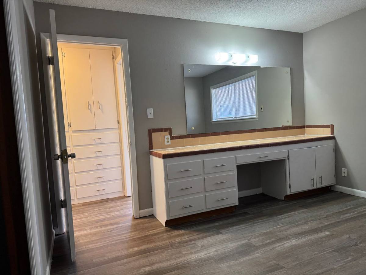 Apartment for rent at 1125-1127 S Quincy, Tulsa, OK 74120