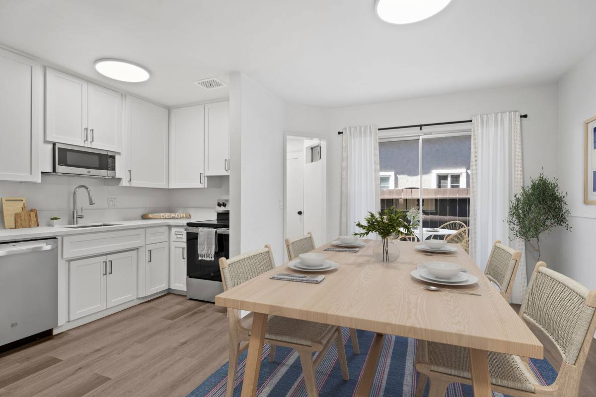 Townhouse for rent at 830 E Ave, Coronado, CA 92118