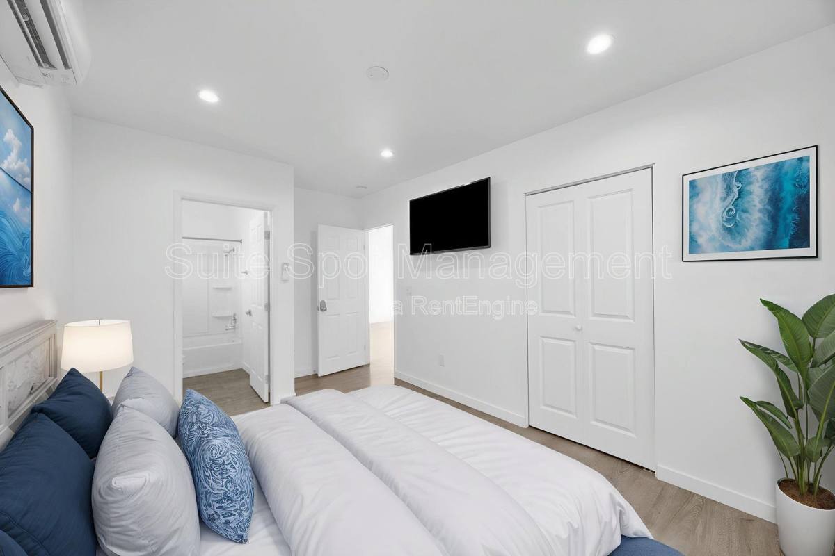 Apartment for rent at 570 N Cambridge St #572, Orange, CA 92867