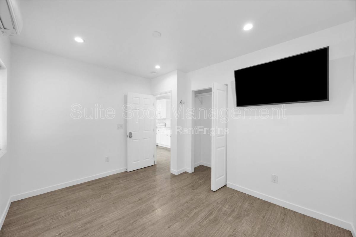 Apartment for rent at 570 N Cambridge St #572, Orange, CA 92867