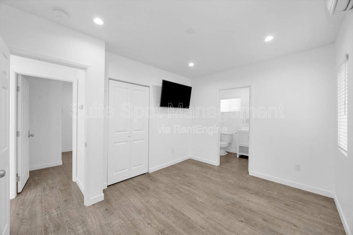 Apartment for rent at 570 N Cambridge St #572, Orange, CA 92867