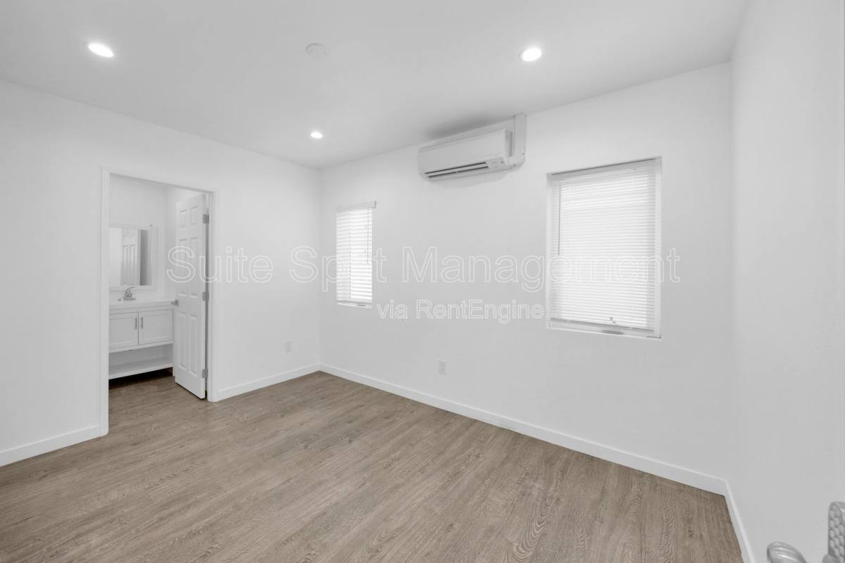 Apartment for rent at 570 N Cambridge St #572, Orange, CA 92867