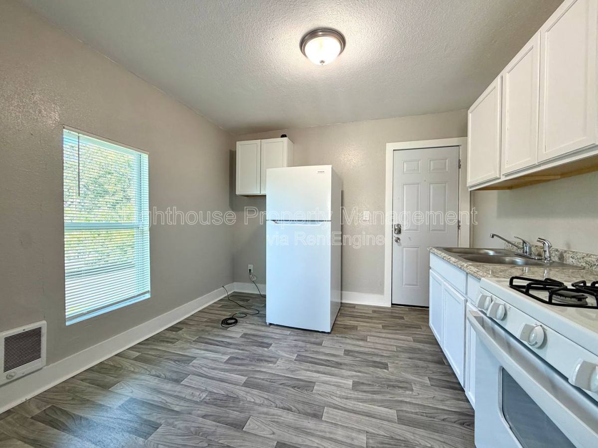 Apartment for rent at 2825 Sanford St #5, Muskegon, MI 49444
