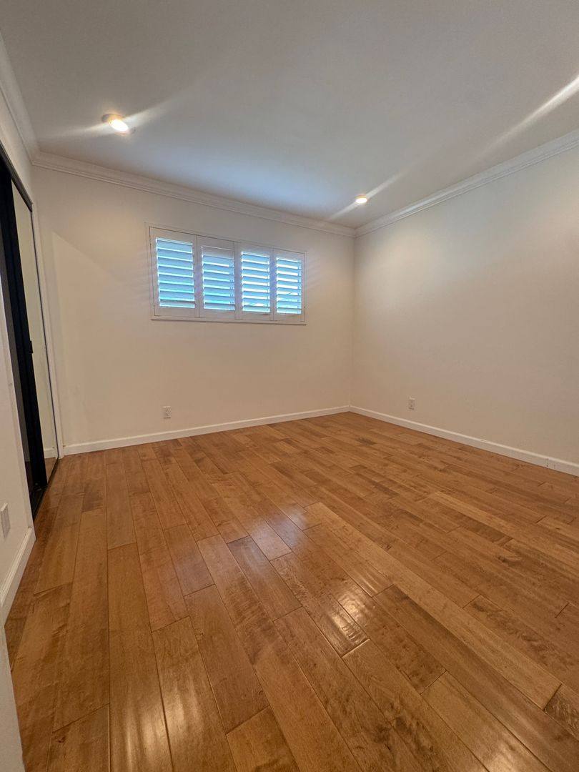 Apartment for rent at 1024 Pier Ave, Santa Monica, CA 90405