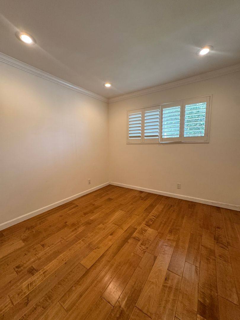 Apartment for rent at 1024 Pier Ave, Santa Monica, CA 90405