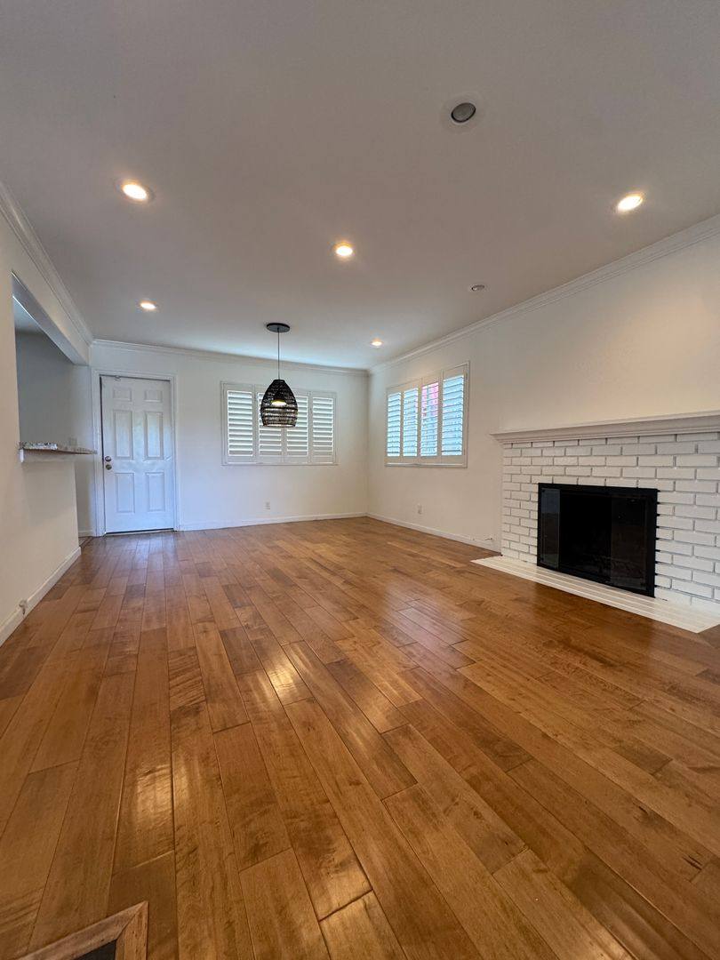 Apartment for rent at 1024 Pier Ave, Santa Monica, CA 90405
