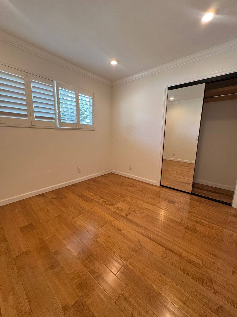 Apartment for rent at 1024 Pier Ave, Santa Monica, CA 90405