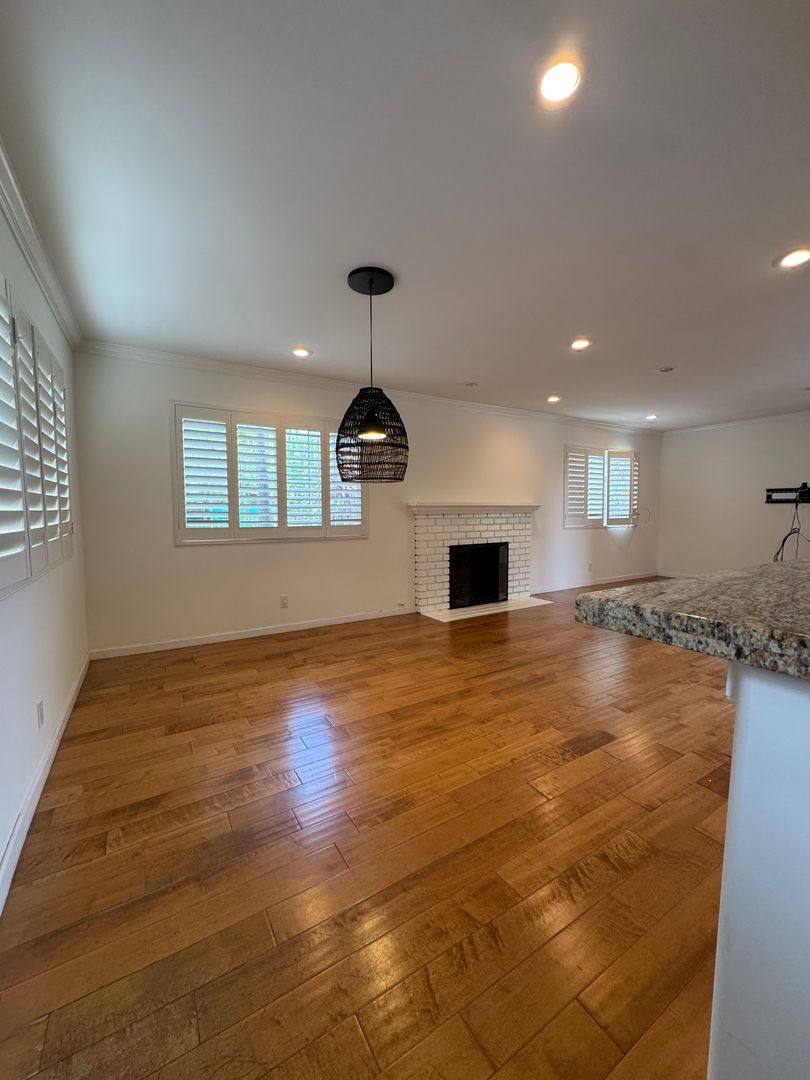 Apartment for rent at 1024 Pier Ave, Santa Monica, CA 90405