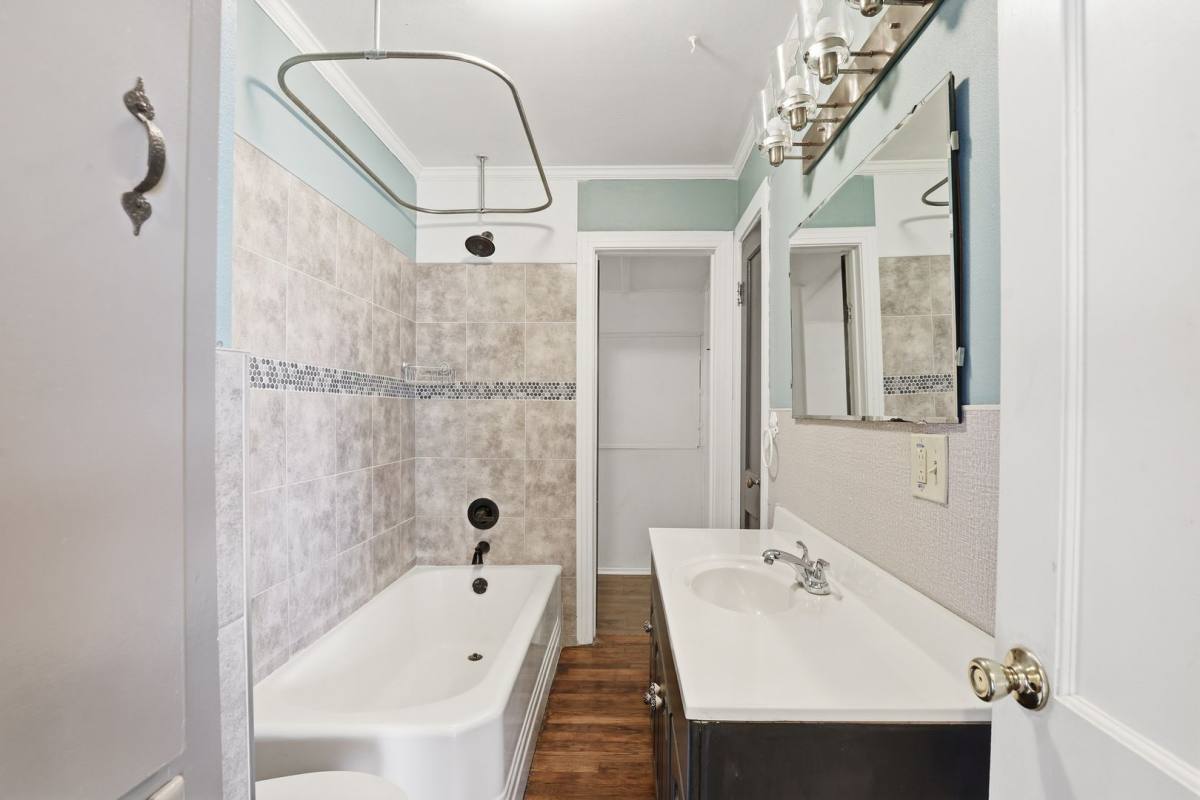 House for rent at 902 W Bridge St, Granbury, TX 76048