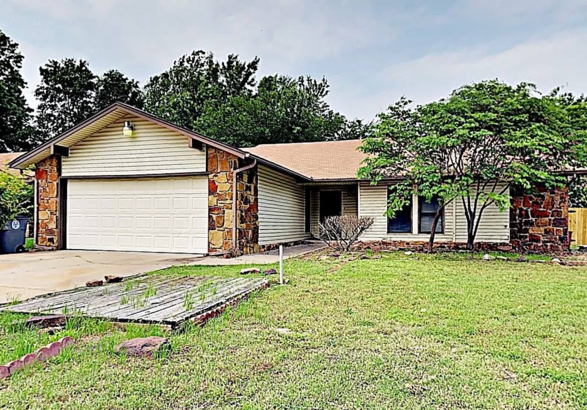 House for rent at 3306 S 144th Place E, Tulsa, OK 74134